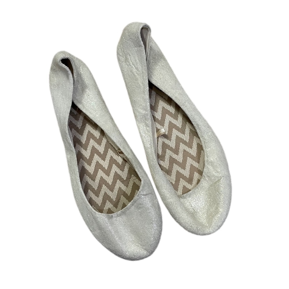 Size 7 gold shimmery beige flats